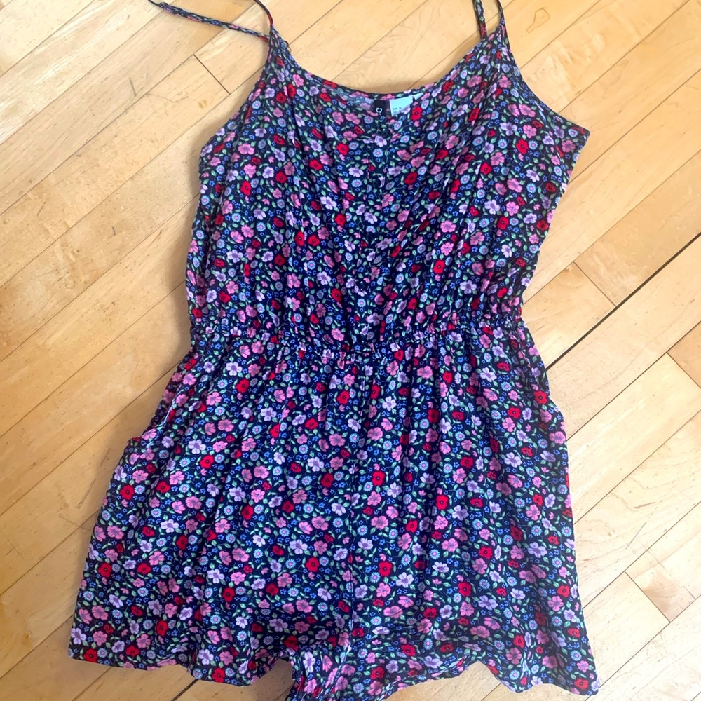 [8] H&M super floral romper